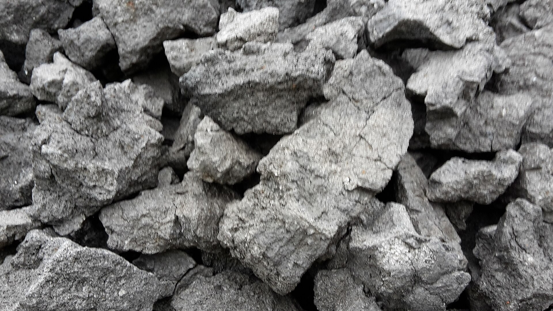 Screened size coke chunks
